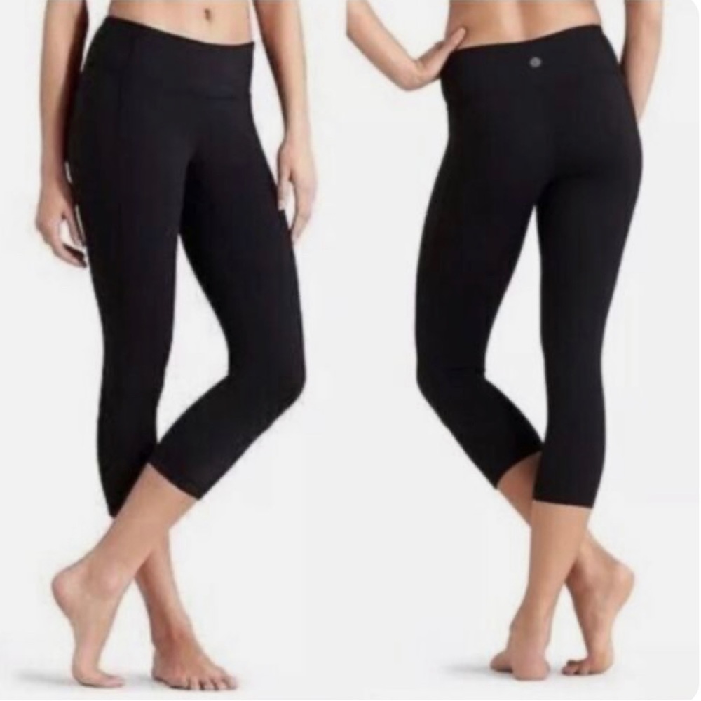 Athleta Solid Black Revelation Capri Athletic Leg… - image 1